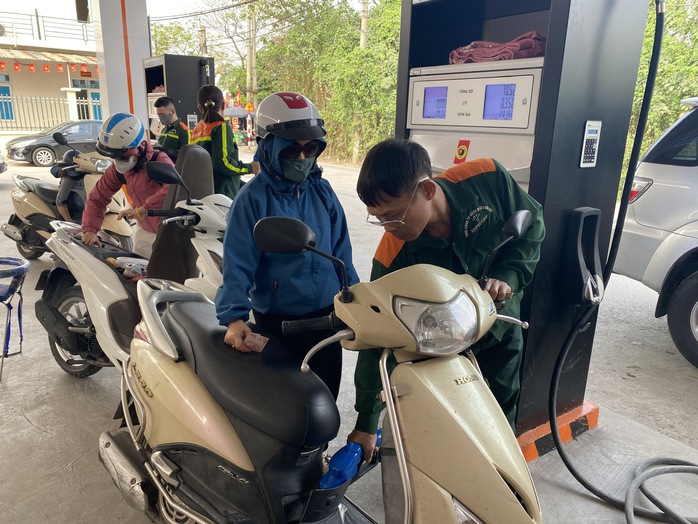 Gi&aacute; xăng dầu tiếp tục tăng mạnh v&agrave;o th&aacute;ng 3 năm 2026 - Ảnh 1.