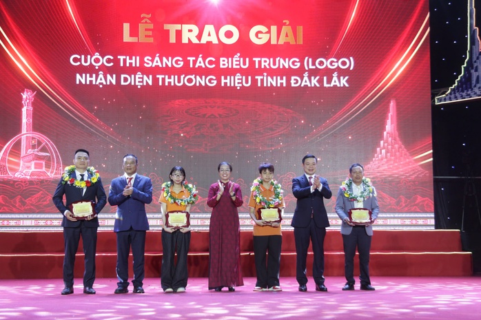 Người phụ nữ Đ&agrave; Nẵng đoạt giải nhất cuộc thi logo tỉnh Đắk Lắk năm 2026 - Ảnh 1.