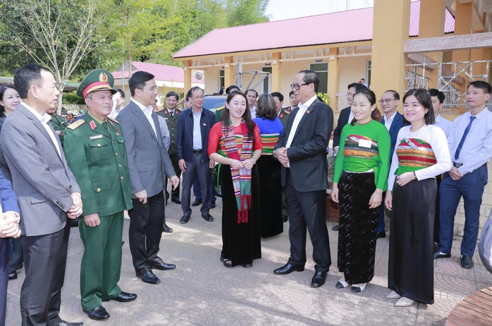 Ph&oacute; Chủ tịch Quốc hội Trần Quang Phương kiểm tra c&ocirc;ng t&aacute;c bầu cử tại Thanh H&oacute;a - Ảnh 4.