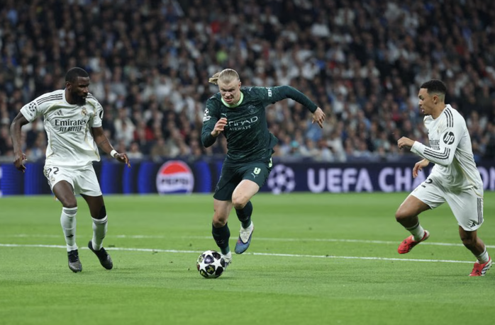 Valverde một tay nhấn ch&igrave;m Man City, Real Madrid bay bổng tại Bernabeu - Ảnh 1.