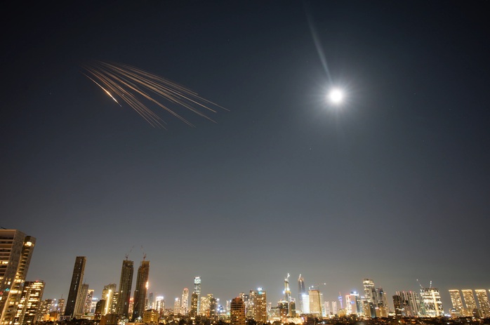 Iran v&agrave; Hezbollah phối hợp ph&oacute;ng bom ch&ugrave;m v&agrave;o Israel - Ảnh 2.