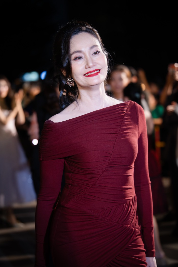  NSƯT Hạnh Th&uacute;y trở th&agrave;nh "tr&ugrave;m ma quỷ" kỳ b&iacute;, gh&ecirc; rợn - Ảnh 17.