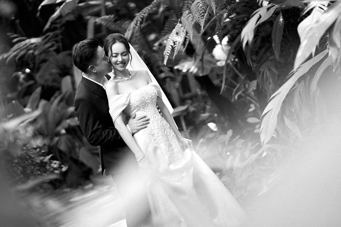 Đinh Ngọc Diệp đẹp lung linh h&oacute;a c&ocirc; d&acirc;u b&ecirc;n Victor Vũ - Ảnh 10.