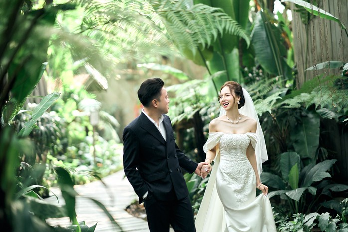 Đinh Ngọc Diệp đẹp lung linh h&oacute;a c&ocirc; d&acirc;u b&ecirc;n Victor Vũ - Ảnh 3.