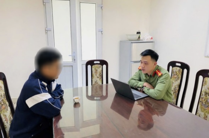 Xử phạt Nh&acirc;n vi&ecirc;n b&aacute;n xe điện đăng tin sai sự thật về gi&aacute; xăng năm 2026 - Ảnh 1.