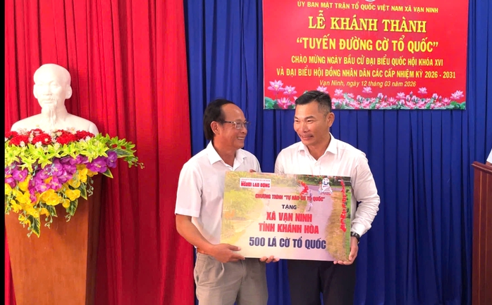 Kh&aacute;nh th&agrave;nh "Đường cờ Tổ quốc" d&agrave;i 3,5 km ch&agrave;o mừng ng&agrave;y bầu cử - Ảnh 1.