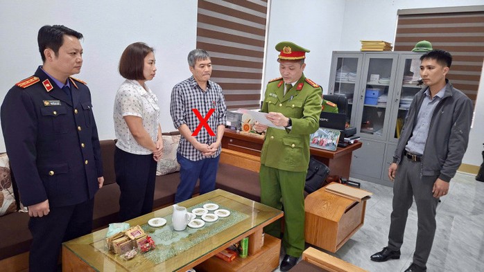 Lập hồ sơ khống, nguy&ecirc;n gi&aacute;m đốc v&agrave; 2 thuộc cấp bị khởi tố - Ảnh 1.