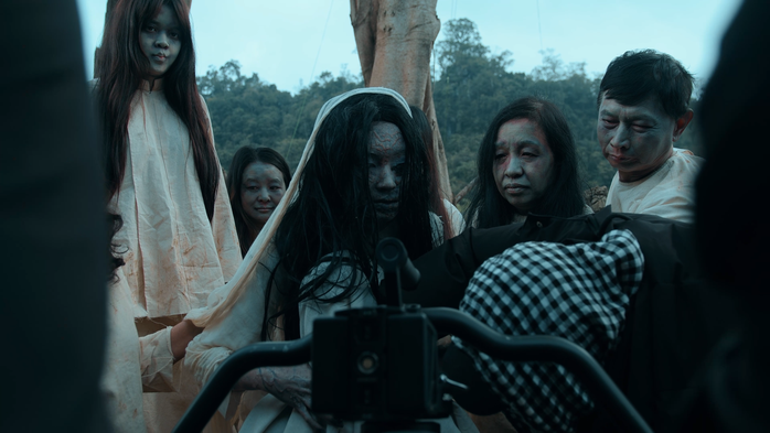  NSƯT Hạnh Th&uacute;y trở th&agrave;nh "tr&ugrave;m ma quỷ" kỳ b&iacute;, gh&ecirc; rợn - Ảnh 5.