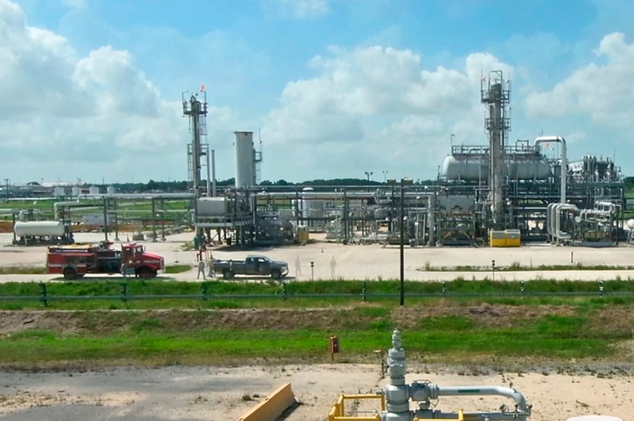 Gi&aacute; dầu tăng vọt vượt 100 USD/th&ugrave;ng d&ugrave; nhiều nước xả kho dự trữ - Ảnh 1.