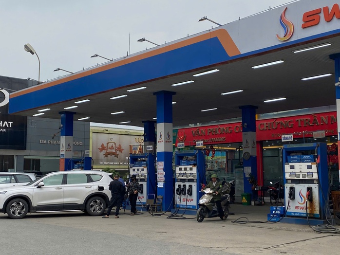 Gi&aacute; xăng dầu giảm s&acirc;u , c&acirc;y xăng H&agrave; Nội vắng vẻ Trong năm 2026 - Ảnh 4.
