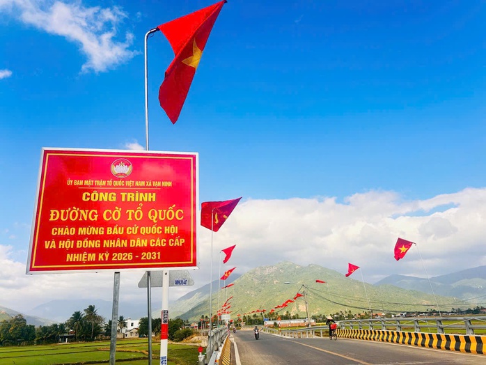 Kh&aacute;nh th&agrave;nh "Đường cờ Tổ quốc" d&agrave;i 3,5 km ch&agrave;o mừng ng&agrave;y bầu cử - Ảnh 6.