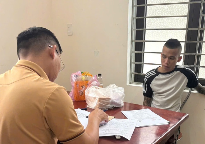 Bắt giữ đối tượng g&acirc;y rối tại qu&aacute;n nhậu Hiệu Th&aacute;p Bia Đ&agrave; Nẵng - Ảnh 2.