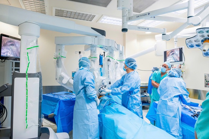 Th&ecirc;m trung t&acirc;m phẫu thuật robot, người bệnh c&oacute; th&ecirc;m lựa chọn điều trị - Ảnh 1.