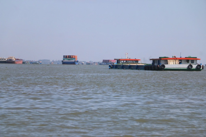 Kh&ocirc;ng c&oacute; việc s&agrave; lan chở c&aacute;t nhập khẩu về Việt Nam bị &ugrave;n ứ do gi&aacute; xăng dầu tăng - Ảnh 6.