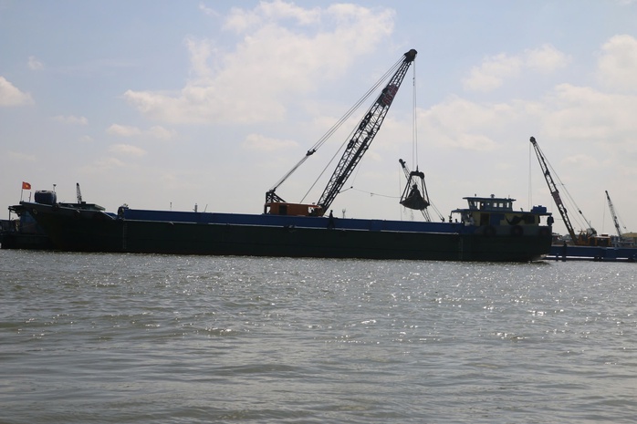 Kh&ocirc;ng c&oacute; việc s&agrave; lan chở c&aacute;t nhập khẩu về Việt Nam bị &ugrave;n ứ do gi&aacute; xăng dầu tăng - Ảnh 7.