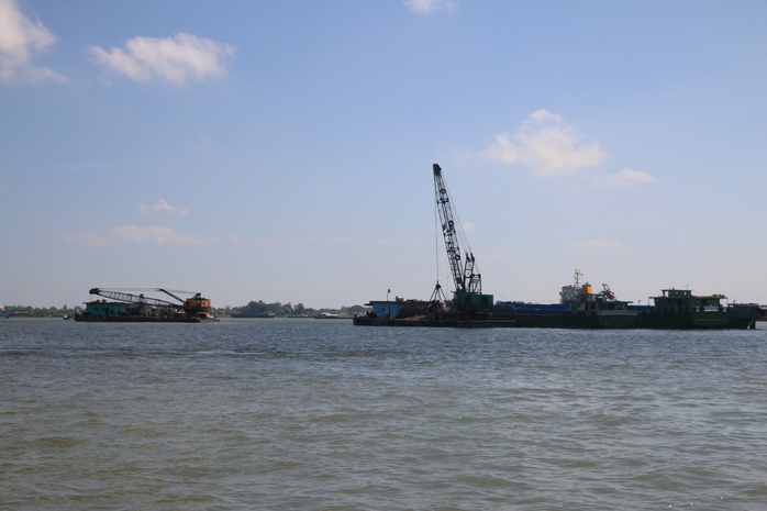 Kh&ocirc;ng c&oacute; việc s&agrave; lan chở c&aacute;t nhập khẩu về Việt Nam bị &ugrave;n ứ do gi&aacute; xăng dầu tăng - Ảnh 9.