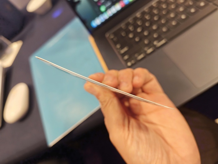 Pin điện thoại mỏng như thẻ ATM của Honor bất ngờ xuất hiện ở Việt Nam - Ảnh 3.