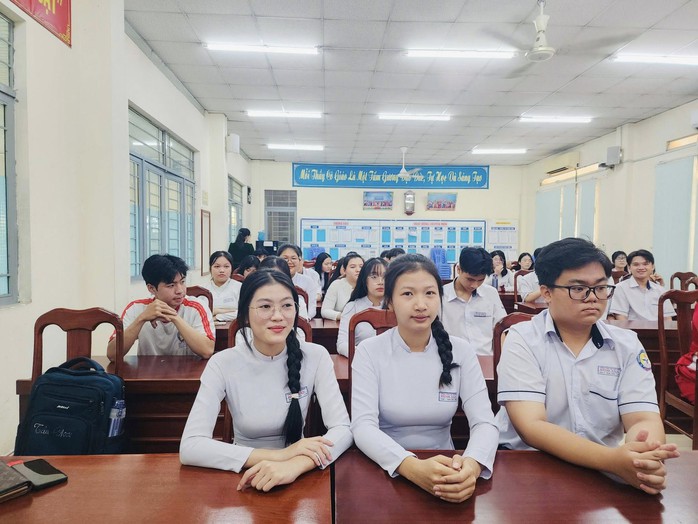 TPHCM: Tổ chức ôn thi tốt nghiệp THPT theo nhu cầu, không tràn lan gây lãng phí - Ảnh 1.