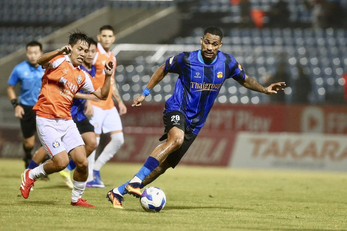 &ldquo;Mưa&rdquo; b&agrave;n thắng tr&ecirc;n s&acirc;n Chi Lăng, Đ&agrave; Nẵng cầm h&ograve;a HAGL - Ảnh 2.