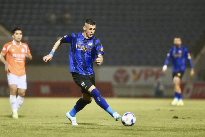 &ldquo;Mưa&rdquo; b&agrave;n thắng tr&ecirc;n s&acirc;n Chi Lăng, Đ&agrave; Nẵng cầm h&ograve;a HAGL - Ảnh 3.