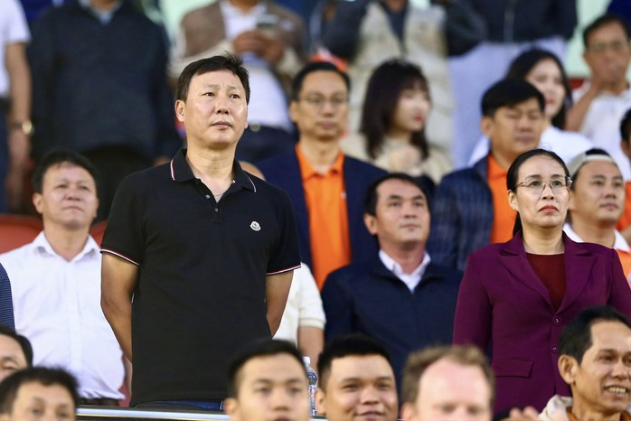 &ldquo;Mưa&rdquo; b&agrave;n thắng tr&ecirc;n s&acirc;n Chi Lăng, Đ&agrave; Nẵng cầm h&ograve;a HAGL - Ảnh 6.