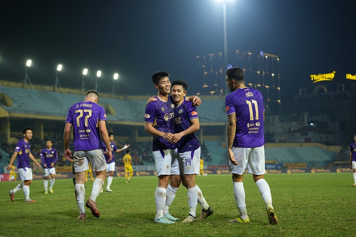 Ho&agrave;ng H&ecirc;n kiến tạo đẹp mắt, H&agrave; Nội FC đ&egrave; bẹp SLNA - Ảnh 3.