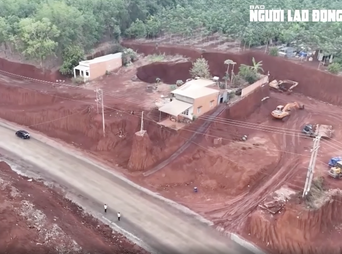 Vụ nh&agrave; cheo leo b&ecirc;n m&eacute;p vực ở Đồng Nai: C&ocirc;ng an v&agrave;o cuộc điều tra năm 2026 - Ảnh 1.