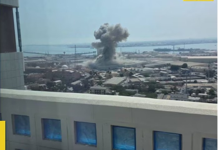 T&agrave;u s&acirc;n bay USS Abraham Lincoln của Mỹ tr&uacute;ng đ&ograve;n hoả lực Iran? - Ảnh 3.