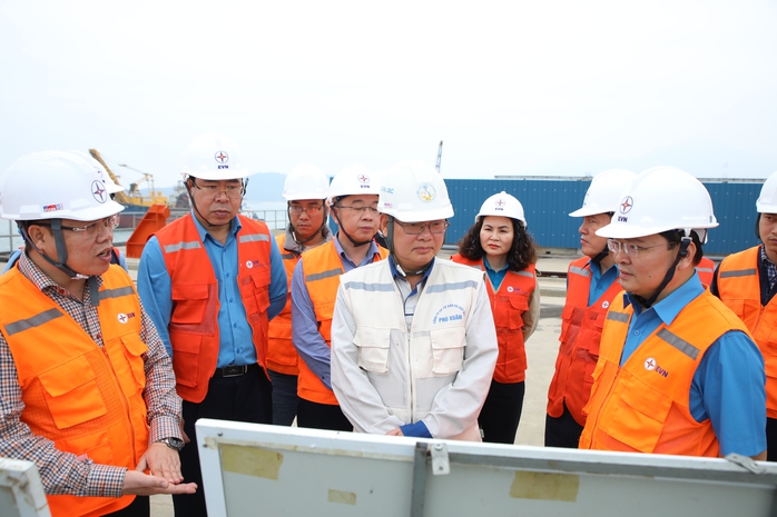 Chủ tịch Tổng LĐLĐ Việt Nam thăm, động vi&ecirc;n người lao động tại Trung t&acirc;m Điện lực Quảng Trạch - Ảnh 3.