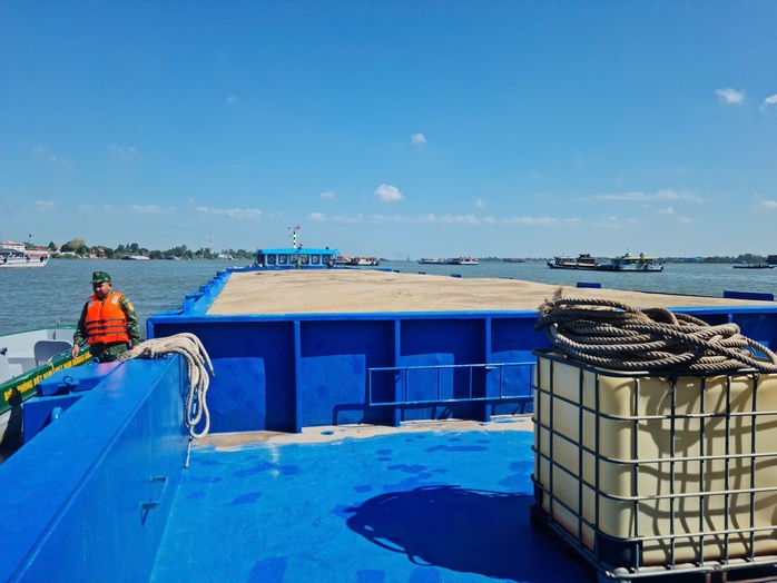 Kh&ocirc;ng c&oacute; việc s&agrave; lan chở c&aacute;t nhập khẩu về Việt Nam bị &ugrave;n ứ do gi&aacute; xăng dầu tăng - Ảnh 4.