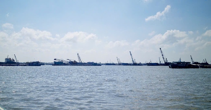 Kh&ocirc;ng c&oacute; việc s&agrave; lan chở c&aacute;t nhập khẩu về Việt Nam bị &ugrave;n ứ do gi&aacute; xăng dầu tăng - Ảnh 11.