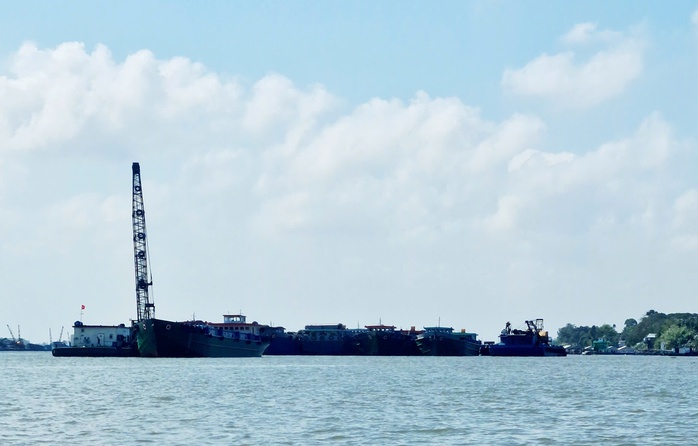 Kh&ocirc;ng c&oacute; việc s&agrave; lan chở c&aacute;t nhập khẩu về Việt Nam bị &ugrave;n ứ do gi&aacute; xăng dầu tăng - Ảnh 12.