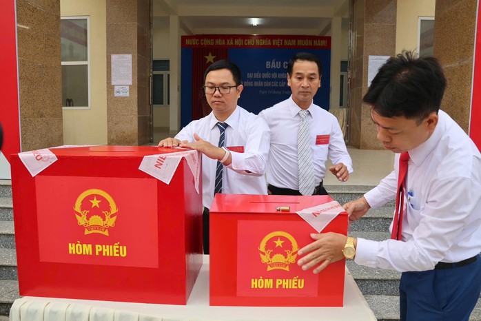 Cử tri đặc khu Bạch Long Vĩ nô nức bầu cử đại biểu Quốc hội 2026 - Ảnh 7. Cử tri đặc khu Bạch Long Vĩ nô nức bầu cử đại biểu Quốc hội 2026 - Ảnh 7.