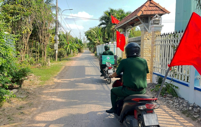 Tiếng loa Biên phòng mang thông tin bầu cử đến từng ngõ xóm Tây Ninh - Ảnh 1.