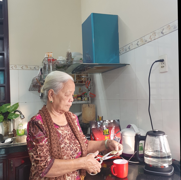 Ly cà phê của má - Ảnh 2.