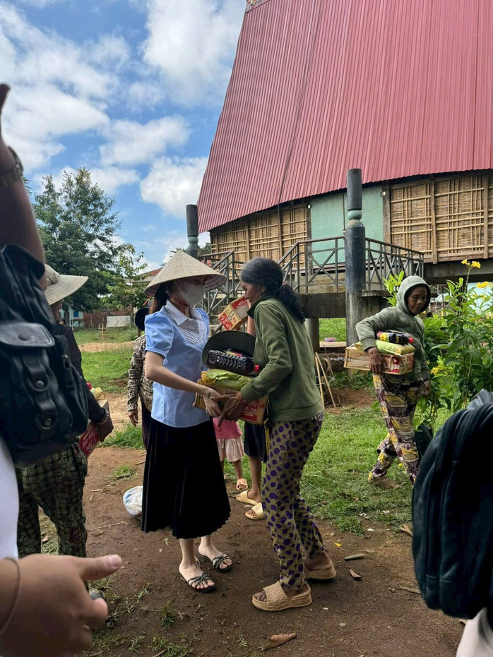 Diễn viên Lưu Thị Ngọc Mai – 7 năm lặng lẽ mang niềm vui đến trẻ em Kon Tum - Ảnh 4.