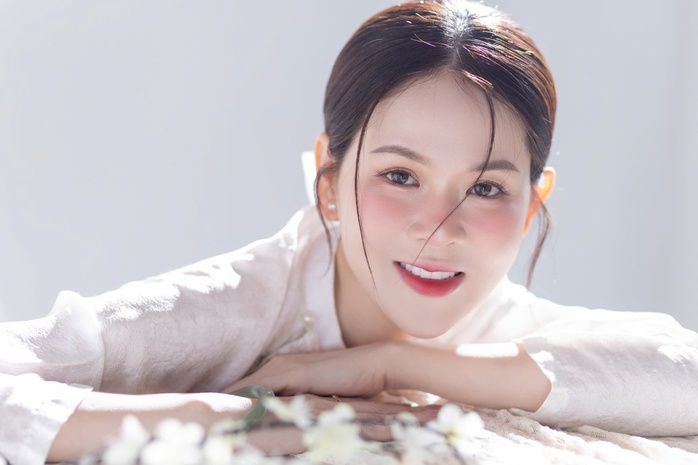 Diễn viên Lưu Thị Ngọc Mai – 7 năm lặng lẽ mang niềm vui đến trẻ em Kon Tum - Ảnh 1.