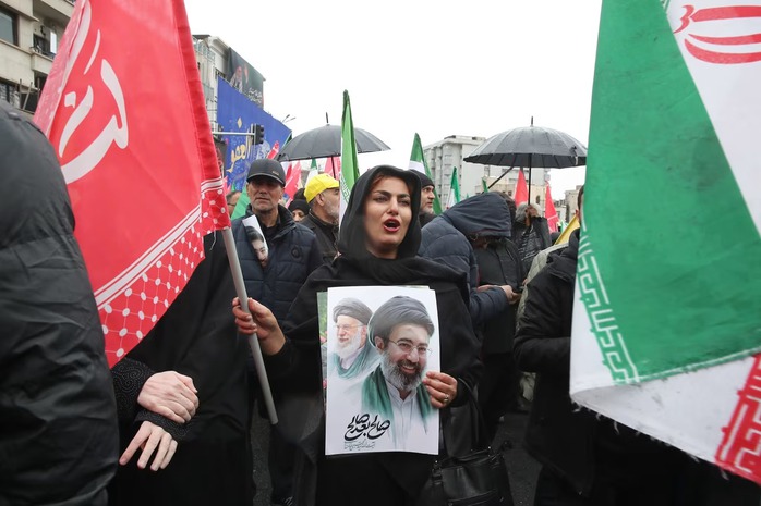 Mỹ liên tục có động thái với lãnh tụ tối cao Iran - Ảnh 2.