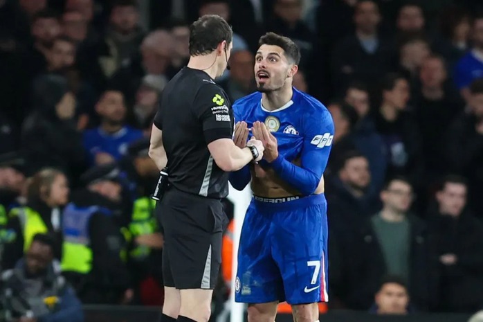 Chưa kịp nguôi scandal, trụ cột Chelsea lại nhận thêm “cú giáng” - Ảnh 2.