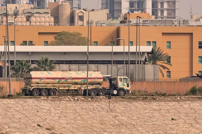 Tên lửa đánh trúng Đại sứ quán Mỹ tại Iraq - Ảnh 1.