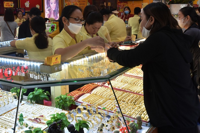 Tiếp tục sụt giảm - Ảnh 1.