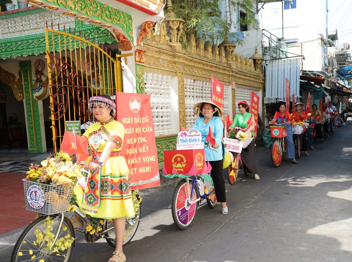 TP Cần Thơ rực rỡ sắc màu trước ngày bầu cử - Ảnh 17.