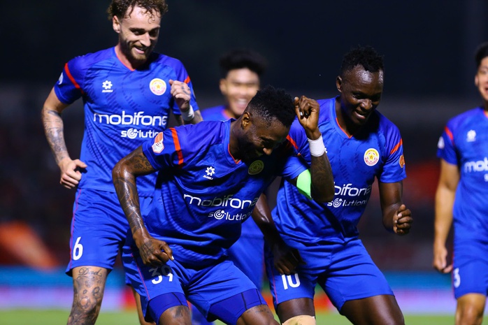 "Bầu" Đại thừa nhận gặp khó khi trở lại V-League - Ảnh 1.