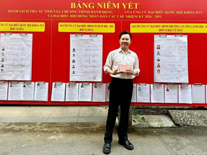 Văn nghệ sĩ n&ocirc; nức đi bầu cử, gửi gắm niềm tin v&agrave;o tương lai đất nước - Ảnh 5.