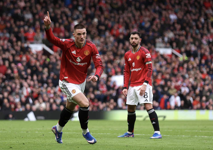 Fernandes chạm tay kỳ tích, Man United "bắn hạ" Aston Villa - Ảnh 7.