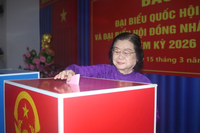 H&igrave;nh ảnh l&atilde;nh đạo, nguy&ecirc;n l&atilde;nh đạo Đảng, nh&agrave; nước, TPHCM đi bầu cử - Ảnh 15.