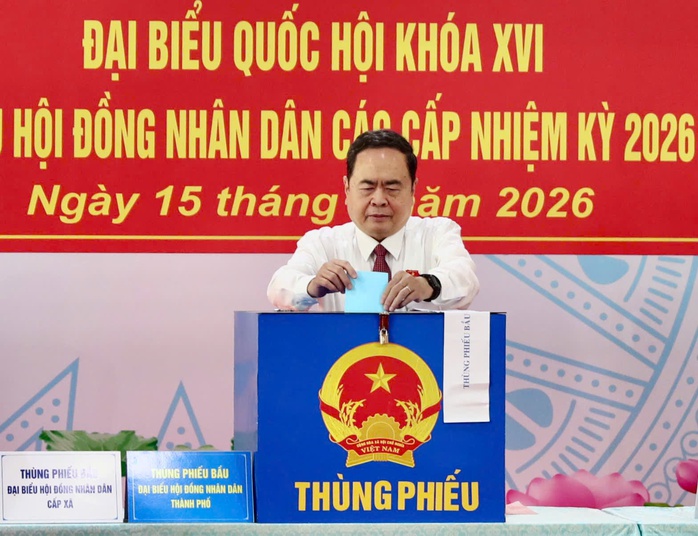 H&igrave;nh ảnh l&atilde;nh đạo, nguy&ecirc;n l&atilde;nh đạo Đảng, nh&agrave; nước, TPHCM đi bầu cử - Ảnh 3.