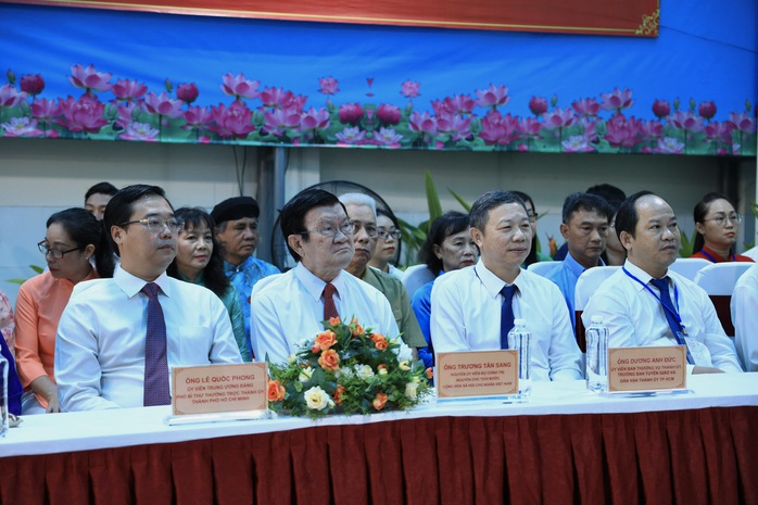 H&igrave;nh ảnh l&atilde;nh đạo, nguy&ecirc;n l&atilde;nh đạo Đảng, nh&agrave; nước, TPHCM đi bầu cử - Ảnh 6.