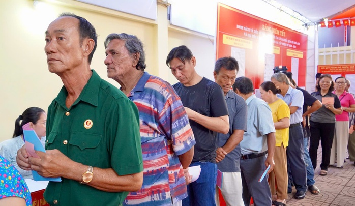 Đến 9 giờ, cử tri đi bầu đạt 13,46% - Ảnh 1.