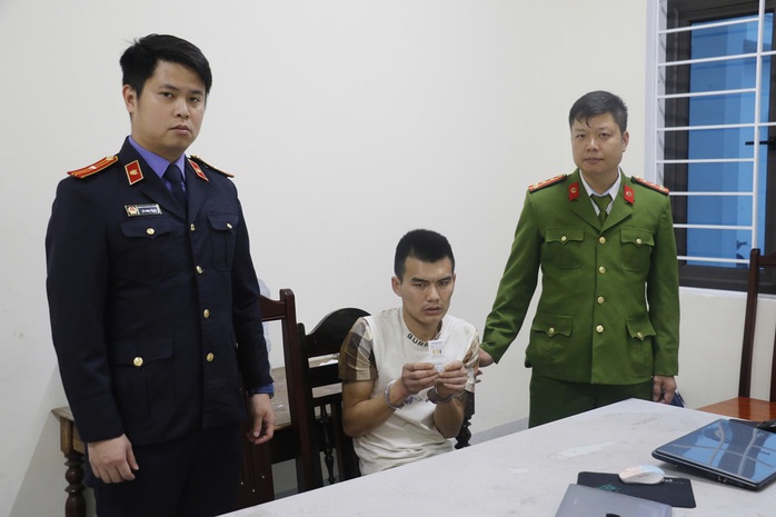 Bắt kẻ bịt mặt xông vào phòng tập thể dục cướp dây chuyền của người phụ nữ - Ảnh 1.